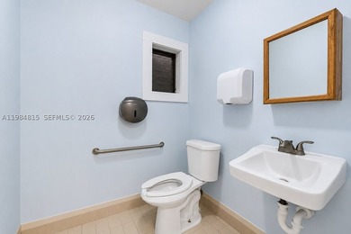 Prime location for this commercial 7,640 sq ft building with a - photo 16
