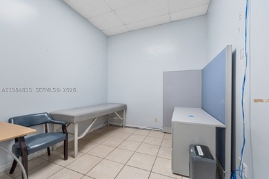 Prime location for this commercial 7,640 sq ft building with a - photo 20