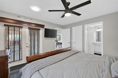 INCREDIBLY PRIVATE, TURNKEY + 4-SEATER GOLF CART, BLOCK and - photo 20