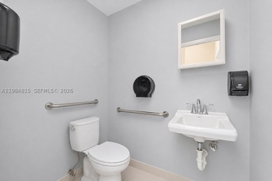 Prime location for this commercial 7,640 sq ft building with a - photo 22