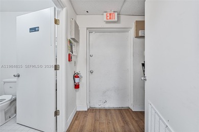 Prime location for this commercial 7,640 sq ft building with a - photo 23