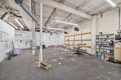 Prime location for this commercial 7,640 sq ft building with a - photo 24