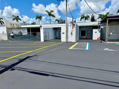Prime location for this commercial 7,640 sq ft building with a - photo 26