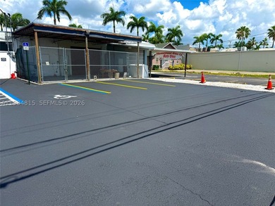 Prime location for this commercial 7,640 sq ft building with a - photo 28