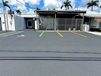 Prime location for this commercial 7,640 sq ft building with a - photo 29