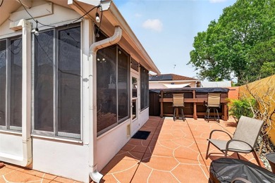 INCREDIBLY PRIVATE, TURNKEY + 4-SEATER GOLF CART, BLOCK and - photo 33