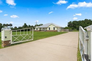 Exceptional custom home on fenced 1.15ac in Oak Grove Estates - photo 2