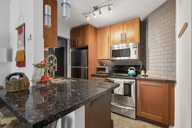 TOP FLOOR, tastefully updated south-facing 1-bedroom in the - photo 11