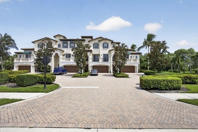Nestled in the highly desirable Jupiter Country Club, this - photo 1