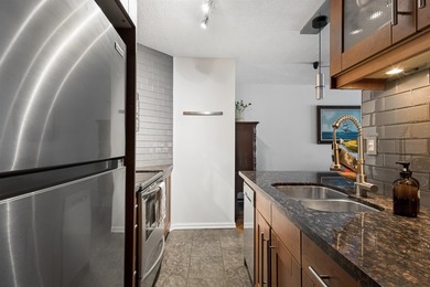 TOP FLOOR, tastefully updated south-facing 1-bedroom in the - photo 12
