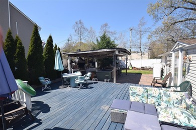 Welcome to 130 Winganhauppauge Road in Islip - a beautifully - photo 13
