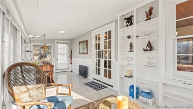 Charming 2 Bed, 2 Bath Lakeview Home - Fully Furnished & Move-In - photo 15