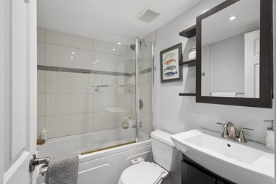 TOP FLOOR, tastefully updated south-facing 1-bedroom in the - photo 18