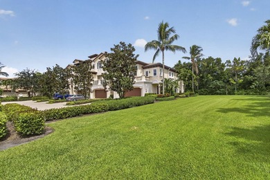 Nestled in the highly desirable Jupiter Country Club, this - photo 8