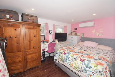 Welcome to 130 Winganhauppauge Road in Islip - a beautifully - photo 19