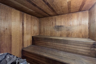 TOP FLOOR, tastefully updated south-facing 1-bedroom in the - photo 21