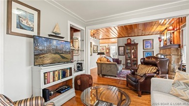Charming 2 Bed, 2 Bath Lakeview Home - Fully Furnished & Move-In - photo 23