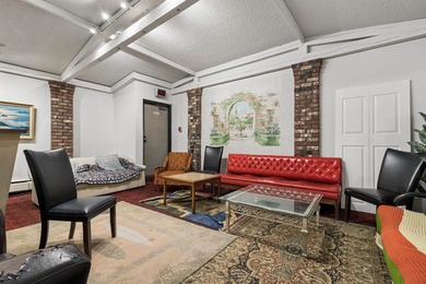 TOP FLOOR, tastefully updated south-facing 1-bedroom in the - photo 23