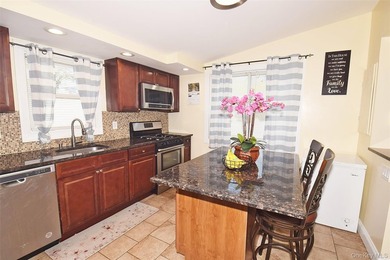 Welcome to 130 Winganhauppauge Road in Islip - a beautifully - photo 24