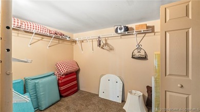Charming 2 Bed, 2 Bath Lakeview Home - Fully Furnished & Move-In - photo 35