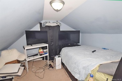 Welcome to 130 Winganhauppauge Road in Islip - a beautifully - photo 35