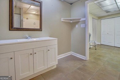 MOVE-IN READY 4350 sq Ft +/- WATERFRONT - 6 BDRM / 3.5 BATH - 3 - photo 36