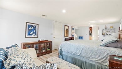 Charming 2 Bed, 2 Bath Lakeview Home - Fully Furnished & Move-In - photo 37