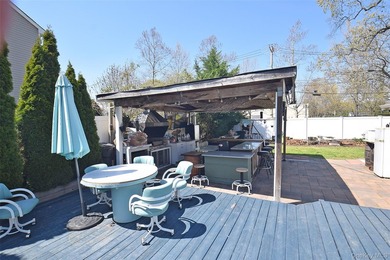 Welcome to 130 Winganhauppauge Road in Islip - a beautifully - photo 38