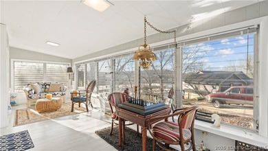 Charming 2 Bed, 2 Bath Lakeview Home - Fully Furnished & Move-In - photo 39