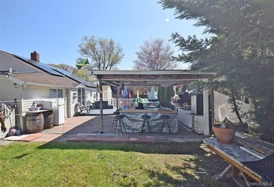 Welcome to 130 Winganhauppauge Road in Islip - a beautifully - photo 39