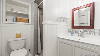 Charming 2 Bed, 2 Bath Lakeview Home - Fully Furnished & Move-In - photo 40
