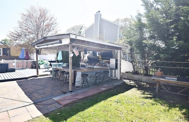 Welcome to 130 Winganhauppauge Road in Islip - a beautifully - photo 42