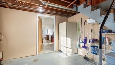 Charming 2 Bed, 2 Bath Lakeview Home - Fully Furnished & Move-In - photo 43