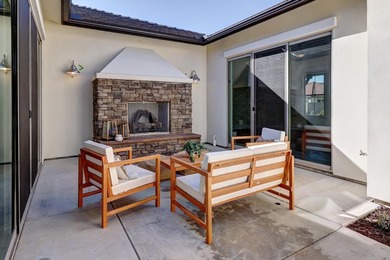 Country Club living with a Hollywood backyard! Gated Villa - photo 2