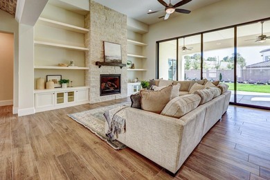 Country Club living with a Hollywood backyard! Gated Villa - photo 4