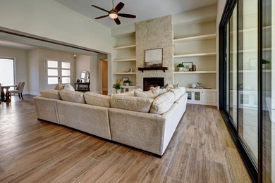 Country Club living with a Hollywood backyard! Gated Villa - photo 6