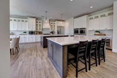 Country Club living with a Hollywood backyard! Gated Villa - photo 10