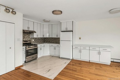 Prime Flushing! Top floor, corner southwest exposure. Spacious 2 - photo 10