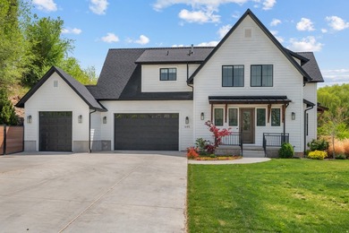Beautiful newer home on a large lot with numerous custom - photo 3