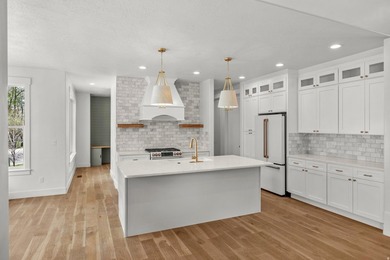 Beautiful newer home on a large lot with numerous custom - photo 4