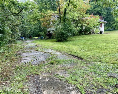 Investment opportunity in South Knoxville! This property is - photo 6