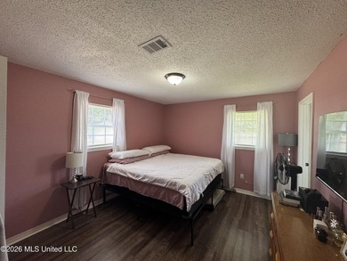 Great investment opportunity! 3 bedroom 2 bath brick home with - photo 11