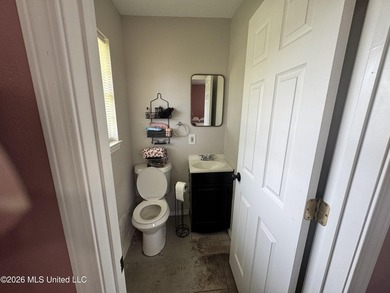 Great investment opportunity! 3 bedroom 2 bath brick home with - photo 12