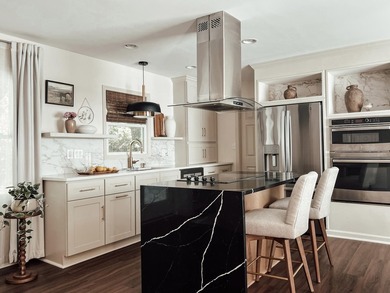 Welcome to this exquisitely renovated designer brick ranch - photo 13