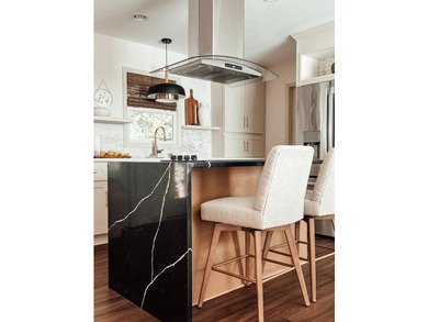 Welcome to this exquisitely renovated designer brick ranch - photo 15