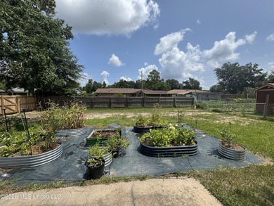 Great investment opportunity! 3 bedroom 2 bath brick home with - photo 17