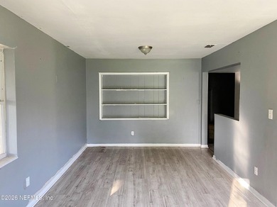 4-bedroom, 2-bathroom concrete block home in the heart of - photo 3