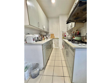 Welcome to this massive, move-in ready 950 sqft 2-bedroom - photo 5
