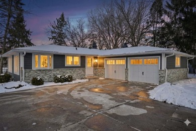 Pewaukee Lake Home For Sale in Pewaukee Wisconsin