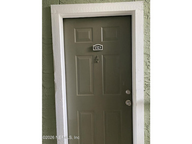 One bedroom, one bathroom condo on second floor. Laminate - photo 1